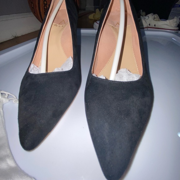 Designer Ally Heels. Made in Shanghai. Size 5 - Picture 5 of 9
